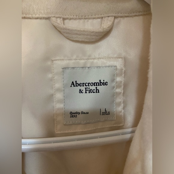 Abercrombie Cream Shacket - Picture 5 of 5